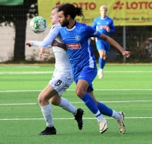 Deniz Cinar (l.) ist einer der ehemaligen Marienborner, die ins blaue Kreuznacher Trikot gewechselt und jetzt in den Abstiegskampf involviert sind.
