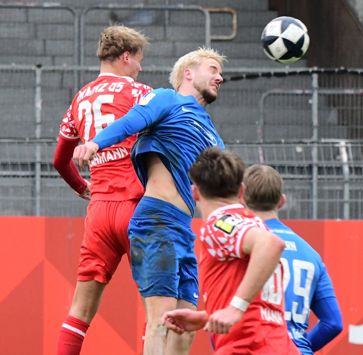 Ein Tor, die beiden anderen eingeleitet: Jacob Roden (r.) war der Mann des Tages im Derby...