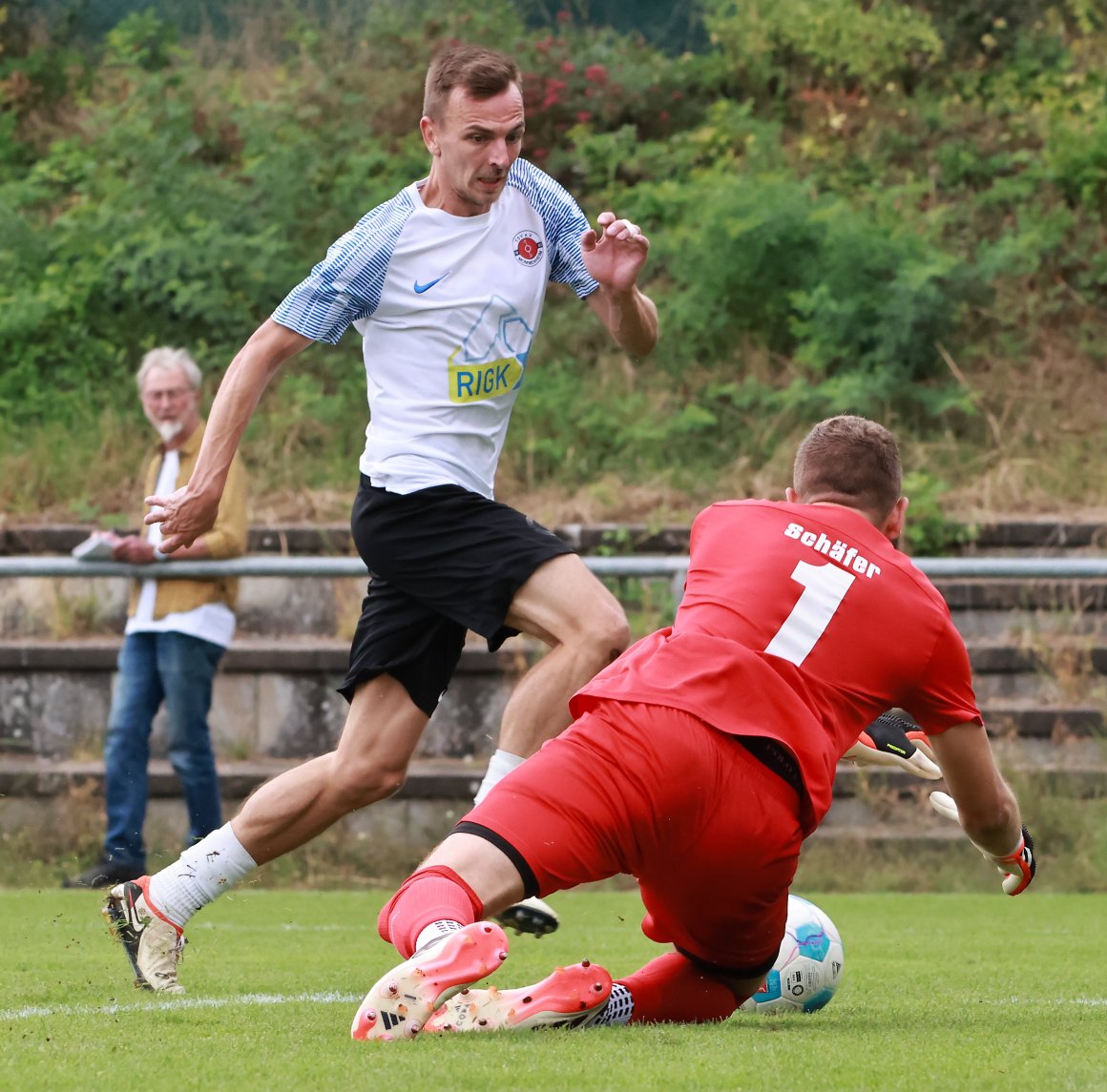 Timo Liebisch schoss den TSV Mommenheim zum späten Sieg in Nierstein.
