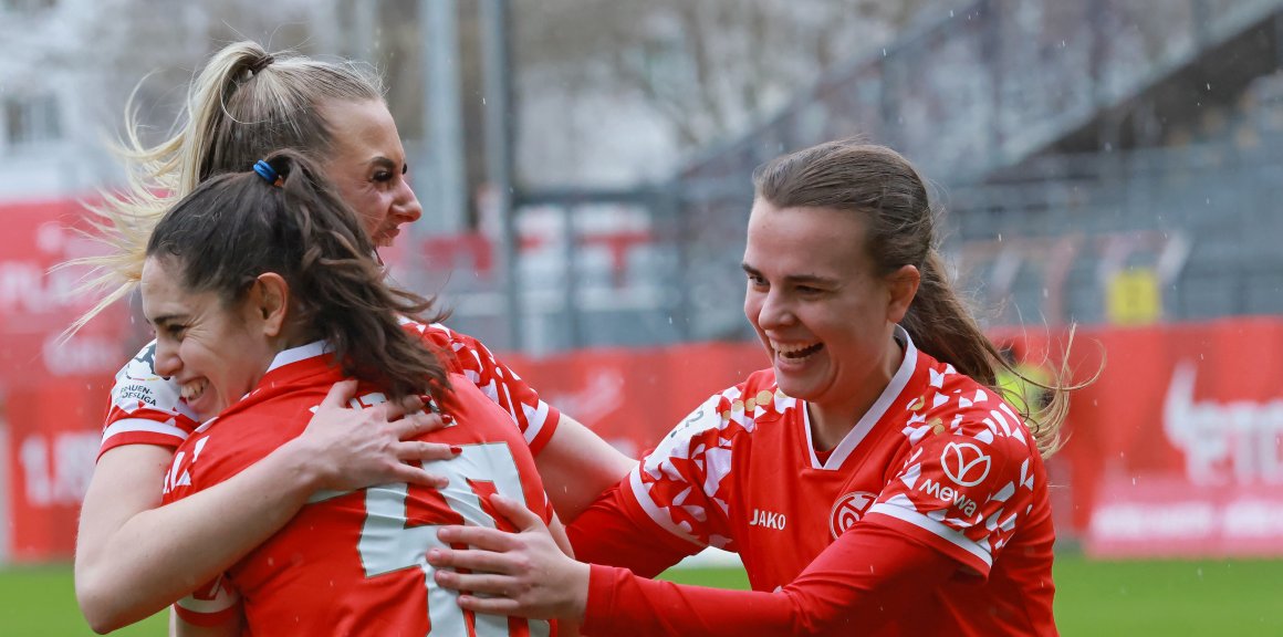 Drei Frauen, fünf Treffer: Chiara Bouziane, Vital Kats und Kara Bathmann trugen sich gegen die Bayern-Zweite in die Torschützenliste ein...