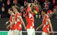 Silvan Widmer jubelt nach seinem Conference-League-Treffer gegen Samsunspor...