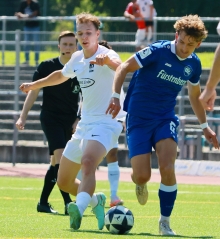 Benedikt Blum (l.) steht vor seinem dritten Anfangselfeinsatz hintereinander.