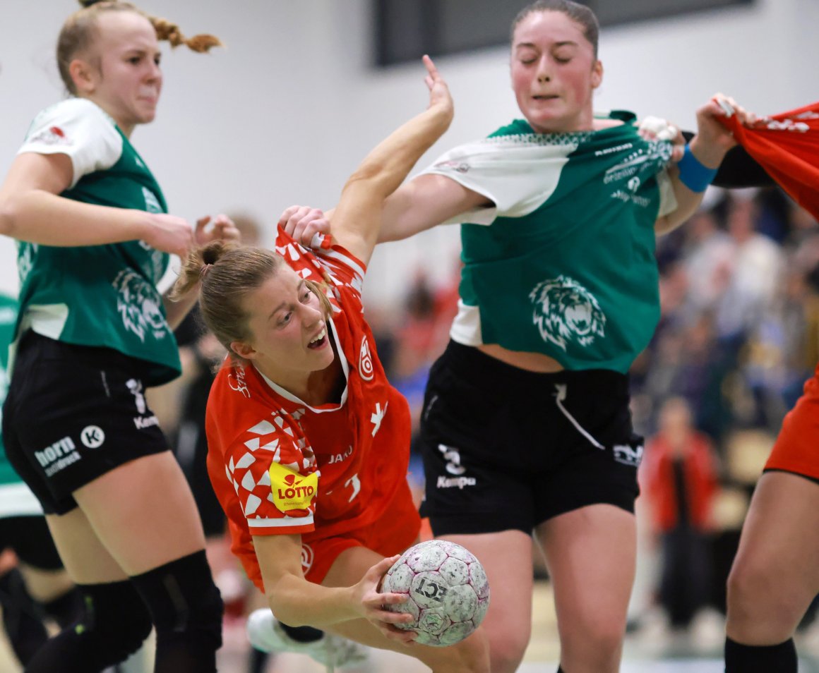 Mit ihrer Saisonbestleistung, sieben Tore aus sieben Abschlüssen, war Anna Weidle im November stark am problemlosen Auswärtssieg bei Neuling Rostocker HC beteiligt.