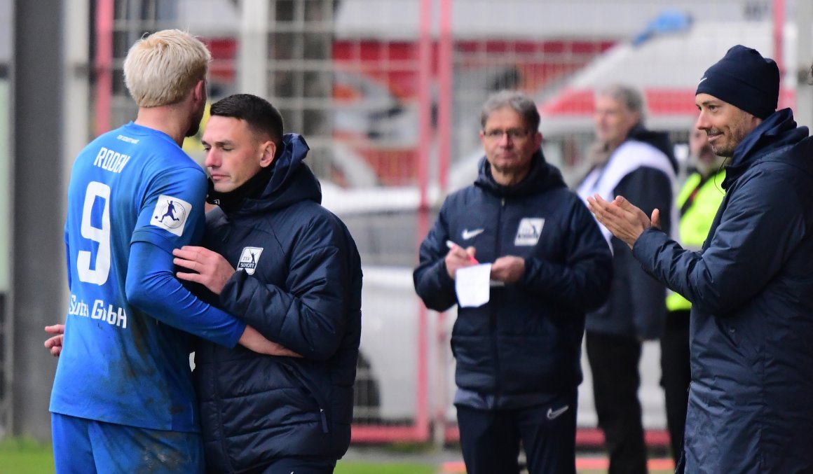 Jacob Roden musste in der 39. Minute wegen eines Handspiels auf der eigenen Torlinie das Feld verlassen.