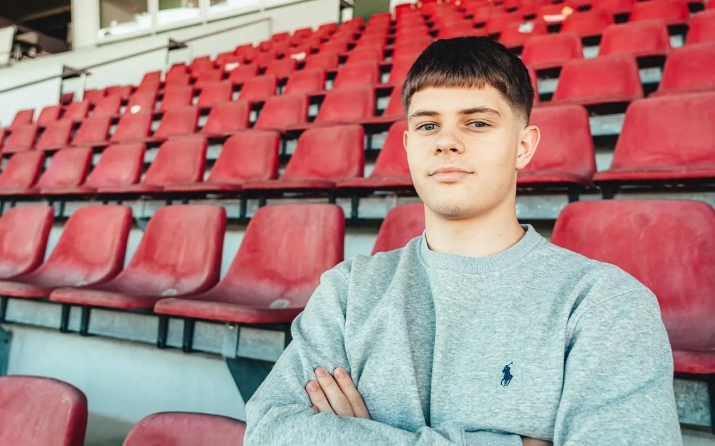 Der zweimalige Deutsche Juniorenmeister Nick Cherny wechselt zur neuen Saison von der U23 des BVB Dortmund zur U23 vom Bruchweg.