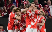 Kaishu Sano (2.v.l.) war das Objekt der Begierde beim ersten Mainzer Torjubel. Den Treffer hatte der Japaner...