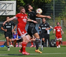 Einen Haken hinter den Nieder-Olmer Klassenverbleib möchte Hendrik Diwo (vorne) mit einem Sieg gegen Fontana Finthen.