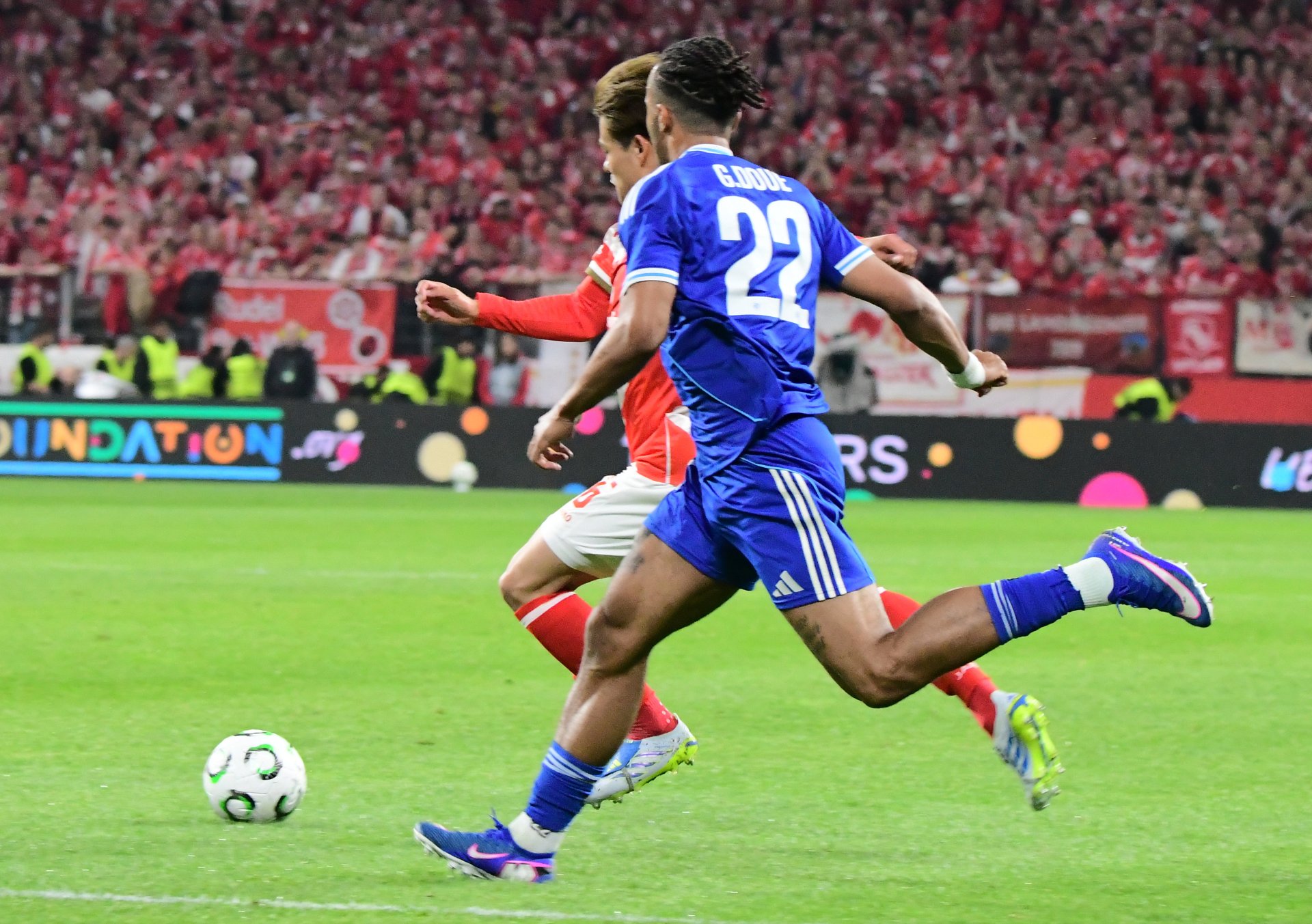 ...und nach seinem Sturmlauf über die halblinke Bahn mit einem fantastischen Abschluss erzielt hatte.