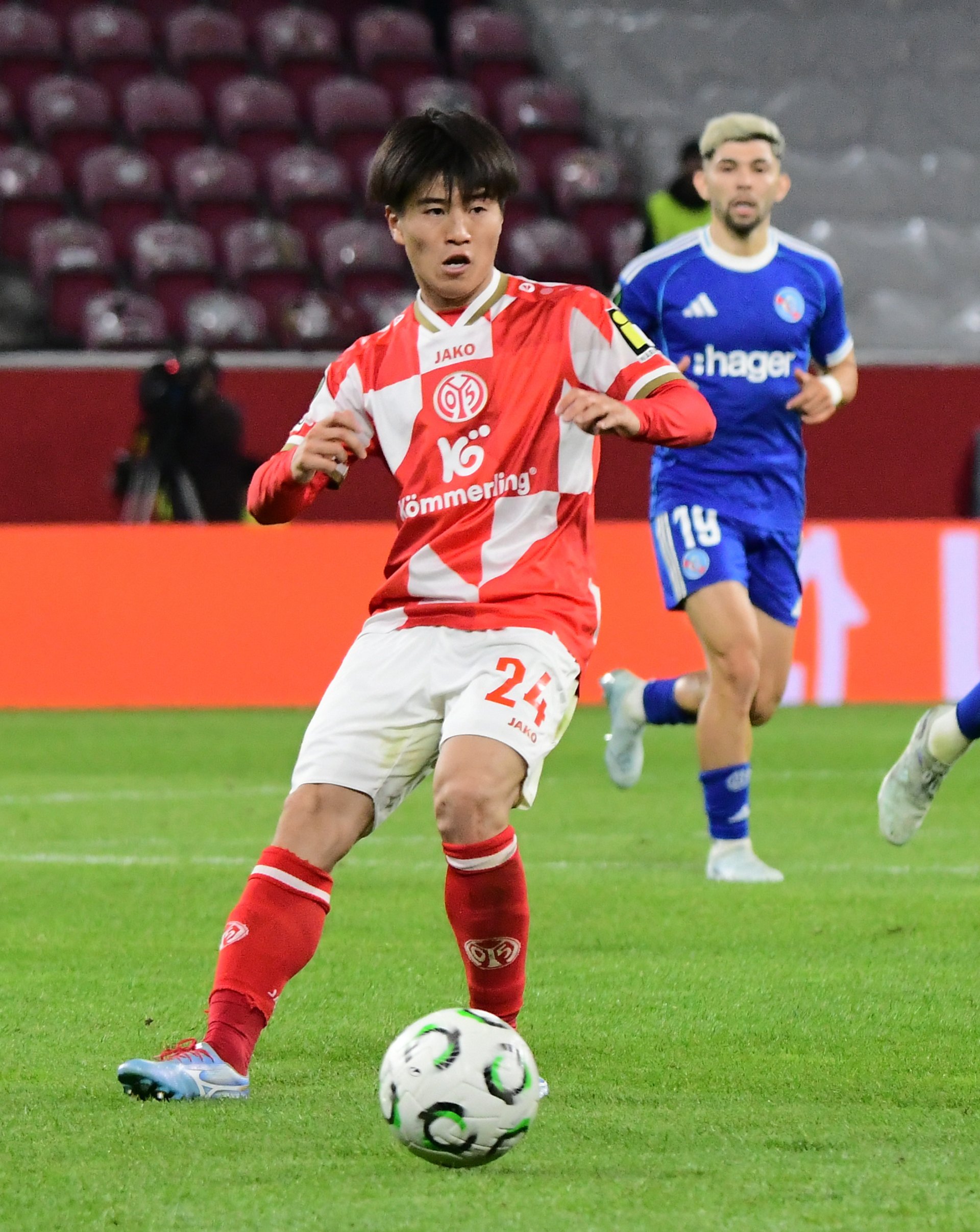 Rückte für den verletzten Jae-sung Lee in die Anfangsformation: Sota Kawasaki.