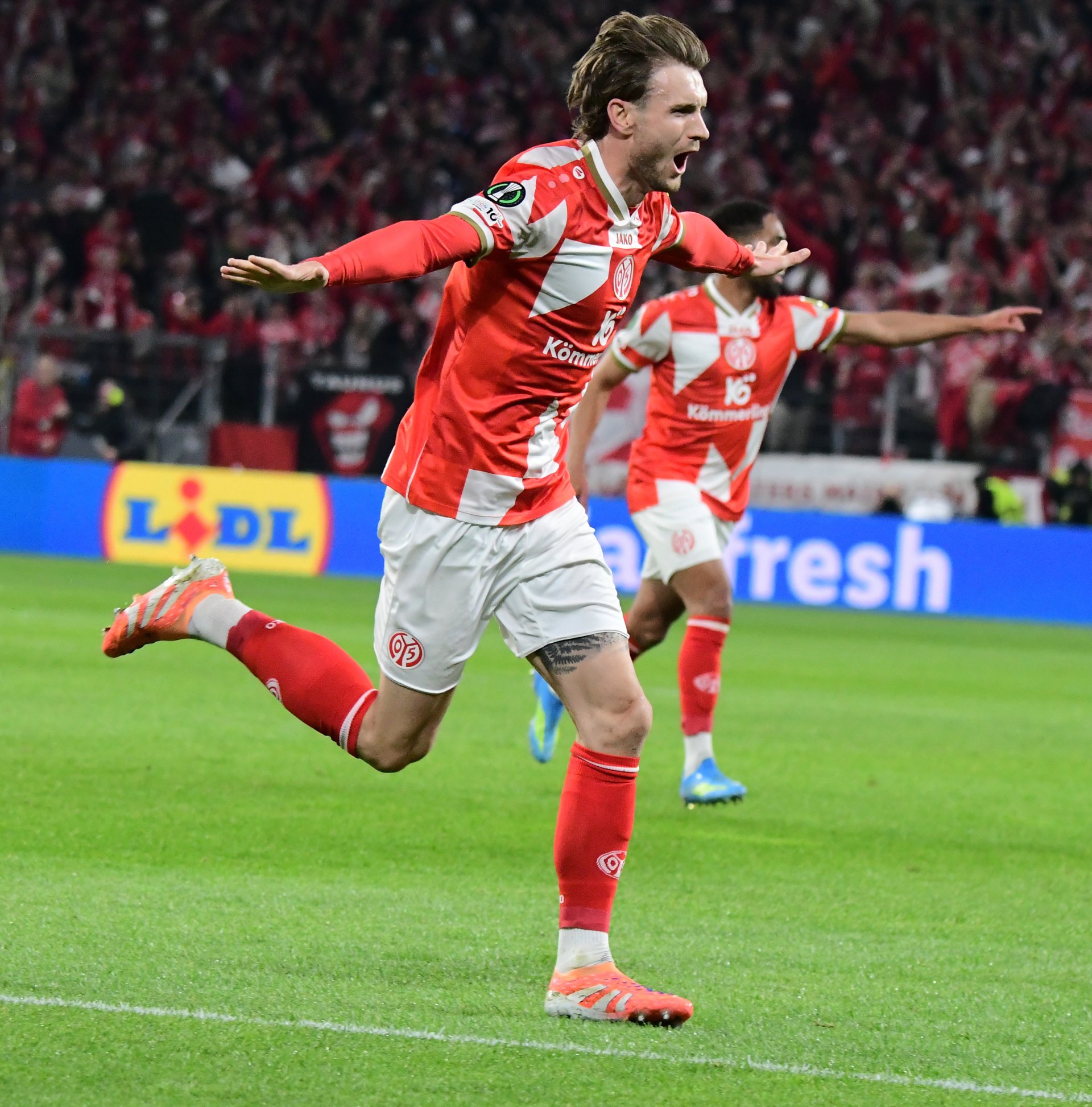 ...und damit seinen zweiten Treffer im 05-Trikot bejubeln konnte.