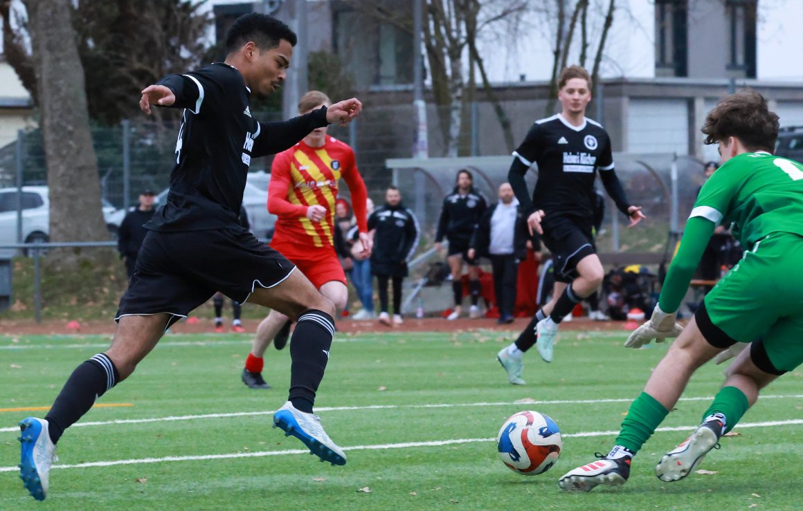 Er trifft wieder: Mao Koyama schoss nach acht Partien, die er seit Anfang November leer ausgegangen war, endlich sein 14. Saisontor, dem er das 15. folgenließ. Dennoch reichte es für die SVW nicht zum Punkten.