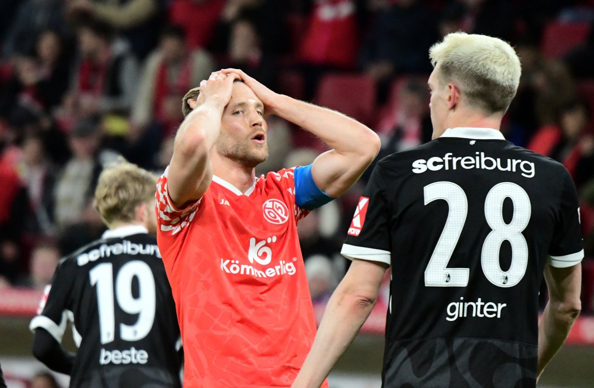 Silvan Widmer kann's nicht fassen. Soeben hat der Schweizer...