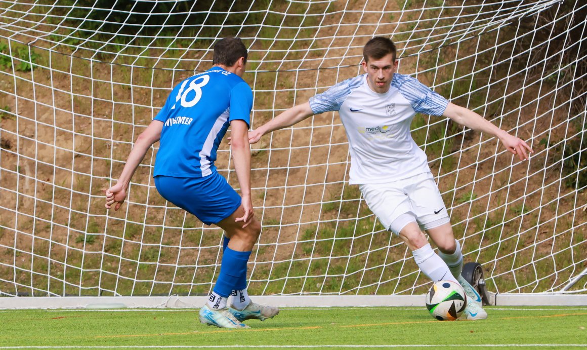 Lukas Fischer (r.) wechselt von den 46ern zum FC Basara.