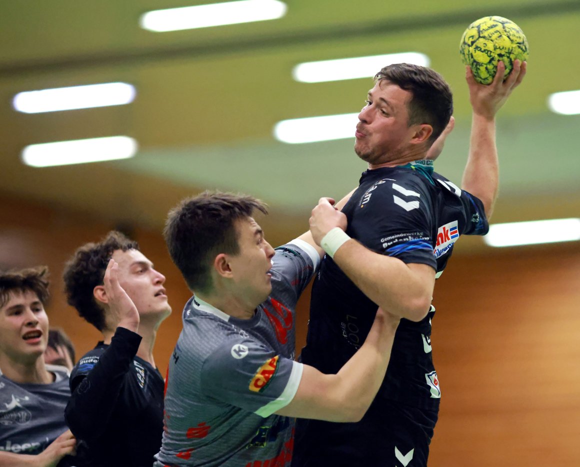 Beim jüngsten Gastspiel der SG Zweibrücken in der Waldsporthalle fielen beim 22:22 erstaunlich wenig Tore, Lukas Nagel war mit fünf Treffern schon der erfolgreichste Schütze in der Halle. Beide Mannschaften hingen allerdings im Mittelfeld fest, diesmal treffen die Teams sich wieder zu einem Spitzenspiel.