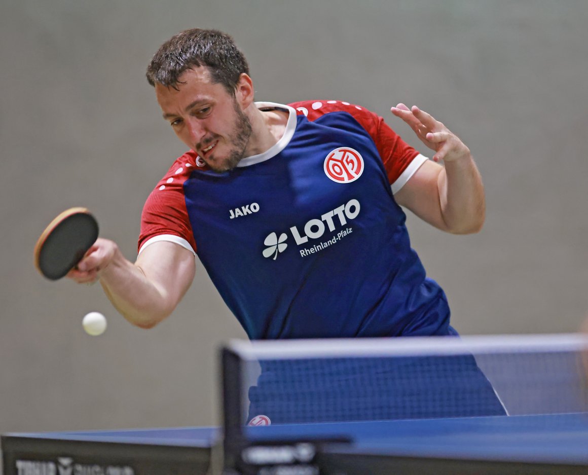 Dreimal am Tisch, dreimal erfolgreich: 05-Kapitän Kevin Eckmann.