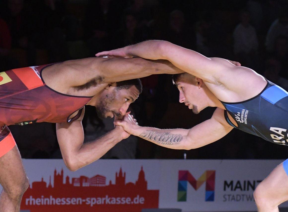 Andre Clarke (l.) ringt auch in der nächsten Saison für den ASV Mainz 88.