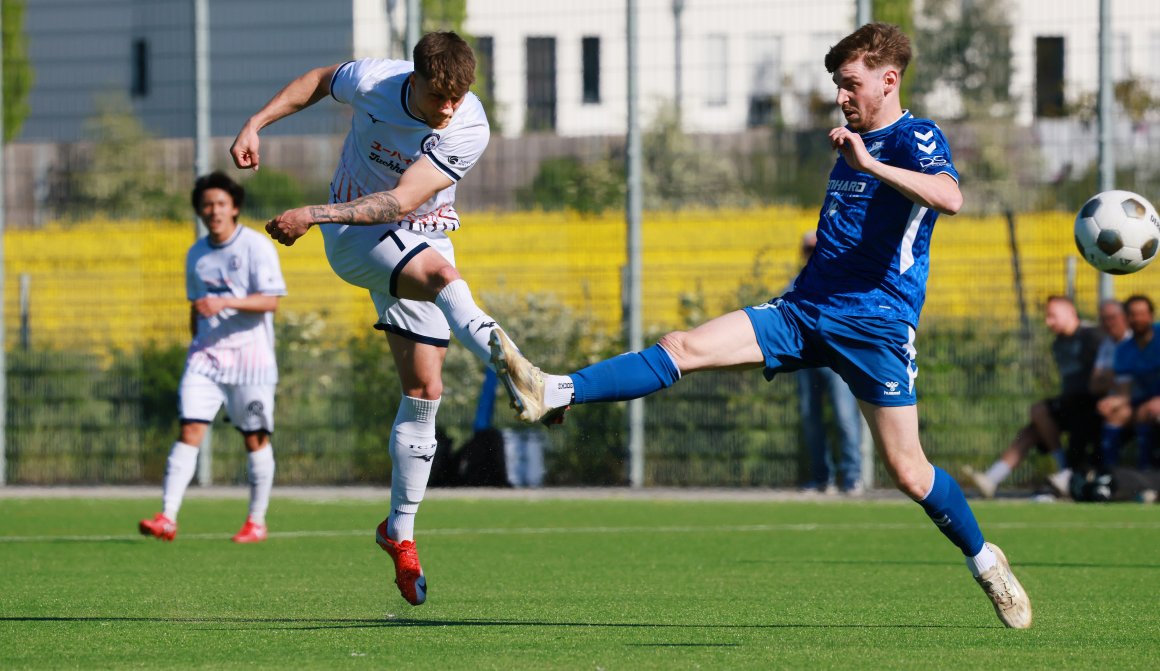 Zweimal zugeschlagen: Gianni Auletta (l.) erzielte im Spitzenspiel sein 23. und 24. Saisontor...