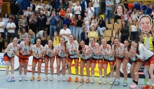 Aufstellen fürs Siegerinnenfoto: Die ASC-Basketballerinnen bleiben der Zweiten Liga erhalten.