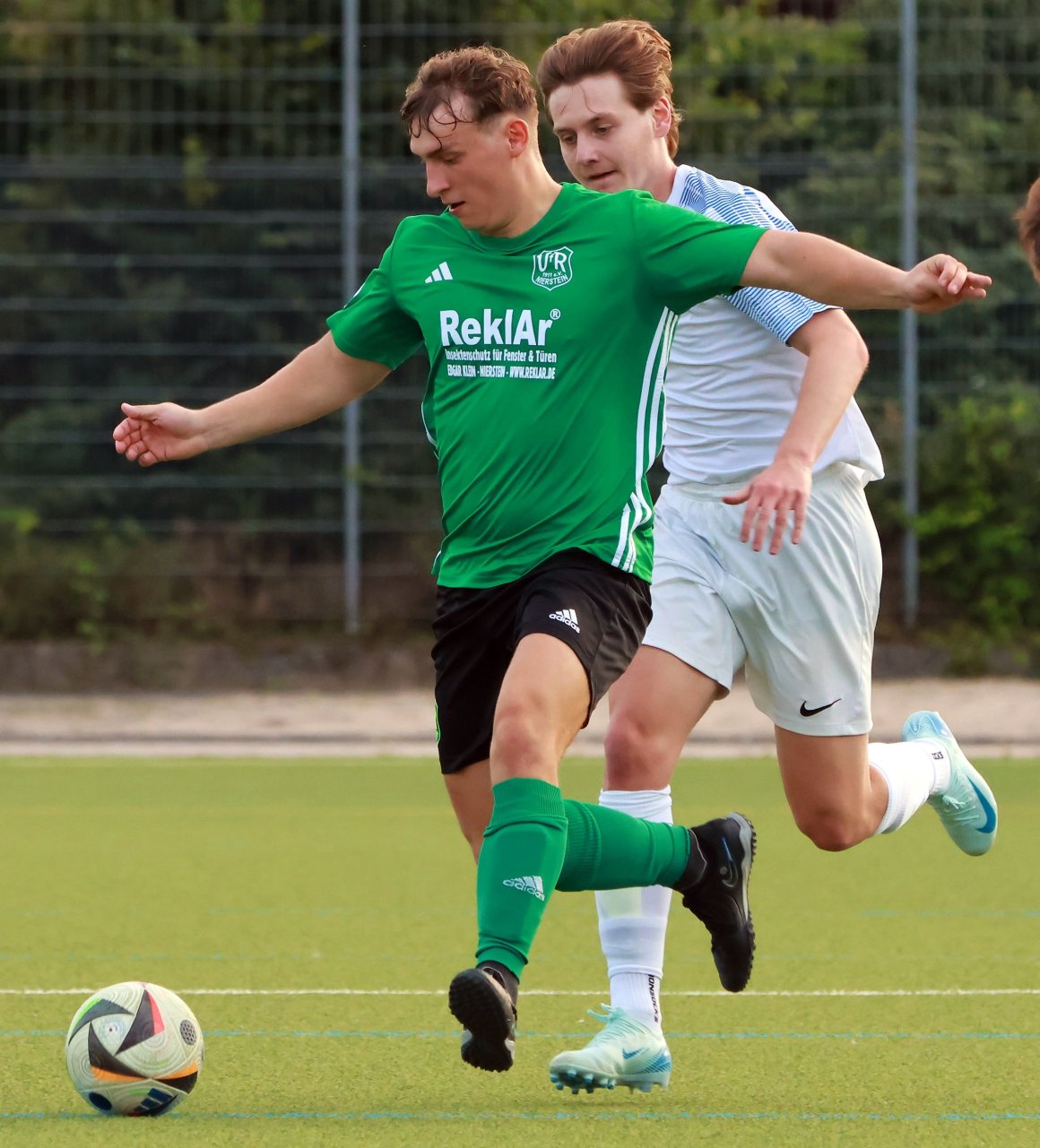Tobias Pilz (l.) und der VfR Nierstein sollten gegen Hassia Bingen dreifach punkten.