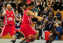 Diese Vorstellung war mit dem letzten Tabellenplatz nicht in Einklang zu bringen: Mit 91:56 nahmen die Basketballer des ASC Mainz am zweiten Rückrundenspieltag der Regionalliga Südwest den 1. FC Kaiserslautern auseinander. Von Anfang bis Ende waren die Pfälzer gegen das, was Spielmacher Vladimir Raymonvil und seine Mitstreiter...