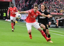 In der Hinrunde trennten sich die Mainzer (l. Dominik Kohr) vom FC St. Pauli (r. Jackson Irvine) in einem wenig ansehnlichen Spiel 0:0. Das soll am Sonntag besser werden.