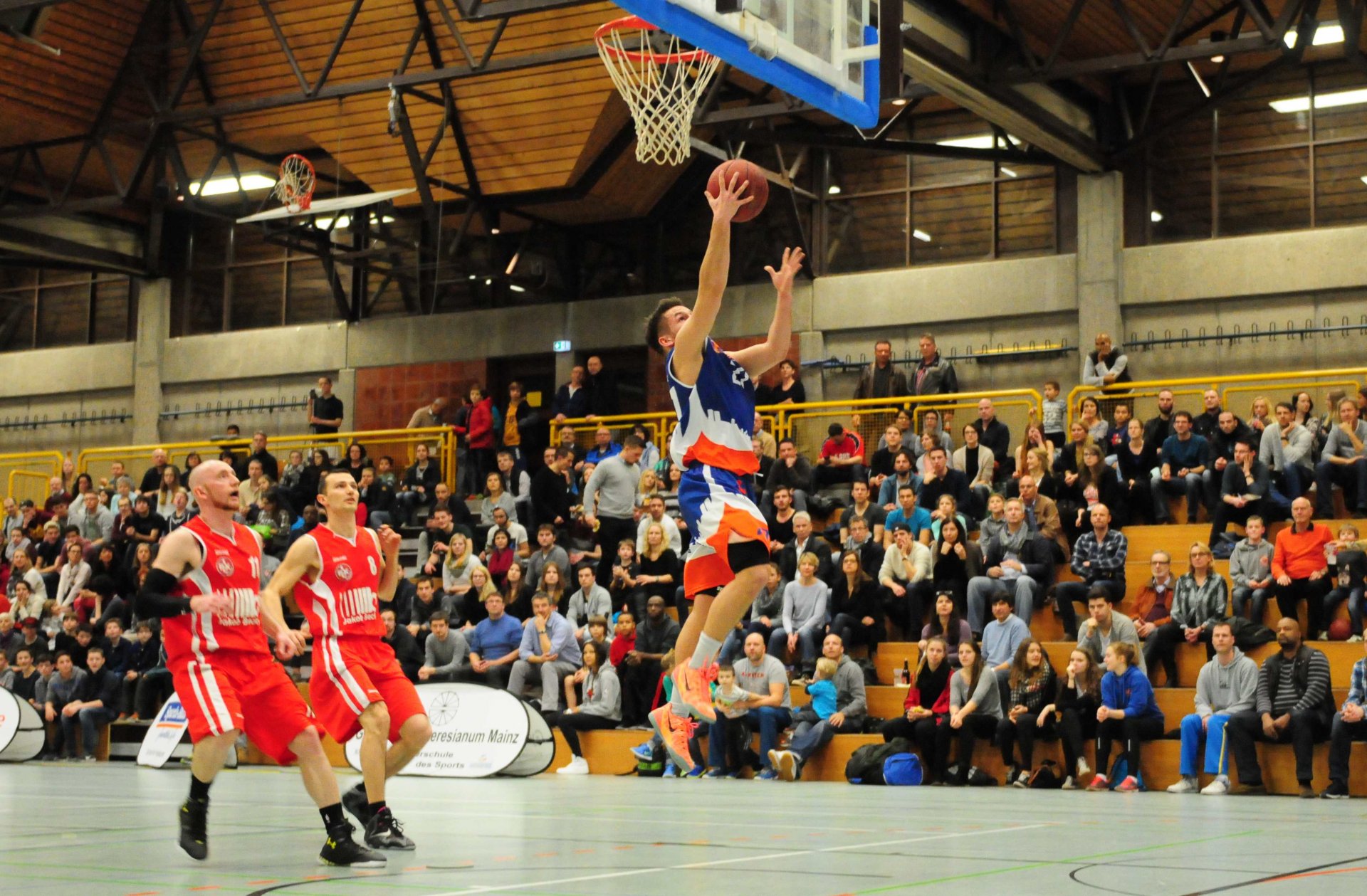 ...oder Felix Dietrich in Defensive und Offensive anstellten, chancenlos...