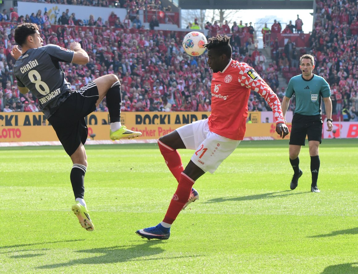 Zweimal kam Danny da Costa von der Eintracht an den Bruchweg. Dort bleibt er noch etwas länger.