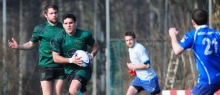 RCM-Center Diogo Reis (2.v.l., beobachtet von Gedrängehalb Nils Schanz) hatte die Chance auf eine Ergebnisverbesserung, scheiterte aber kurz vor der Heidelberger Endzone.