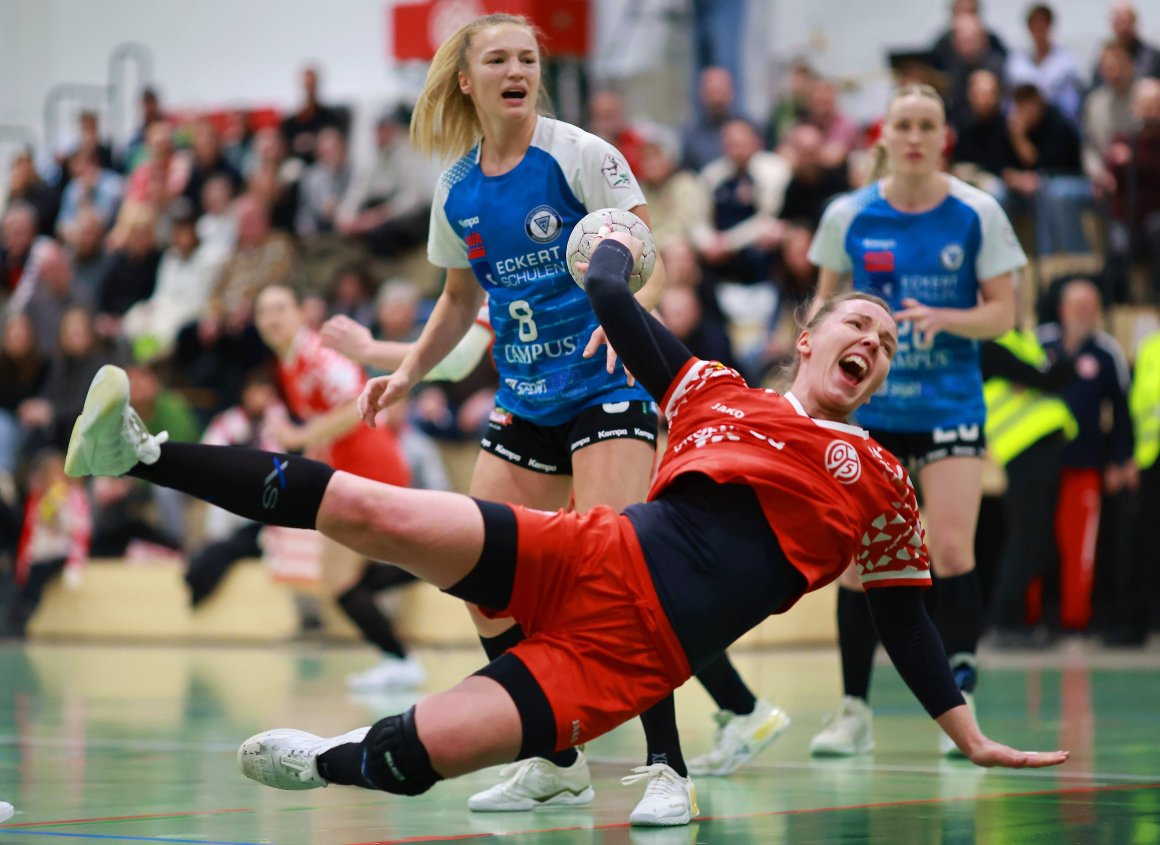 Auf das Kreisspiel über Lena Feiniler hatte der ESV Regensburg sich eingestellt, dennoch legte die erfolgreichste Feldtorschützin auch in der Oberpfalz fünf Treffer nach. 