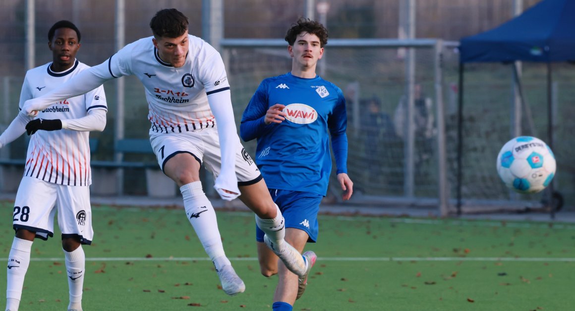 Gianni Auletta bleibt im Rennen um Platz eins in der Torjägerliste der Verbandsliga, seine Mannschaft hingegen muss sich vom Aufstiegstraum mit der Niederlage in Steinwenden verabschieden.