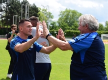 Seinen ersten Titel mit dem TSV Schott gewann Samuel Horozovic (l., mit Betreuer Dieter Senftleben) vor zwei Jahren im Pokal gegen den SV Gonsenheim. Mit einem erneuten Pokaltriumph will er sich vom Klub verabschieden.