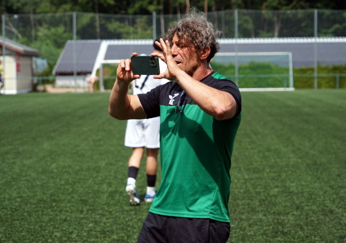 Hielt nach zehn Jahren die letzten Eindrücke als TuS-Trainer fest: Kayhan Cakici.