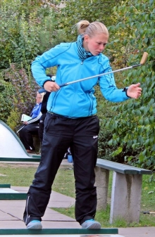 Auf den Erfolg fokussiert: Die Mainzer Minigolferin Anne Bollrich, hier im Bild beim Europacup in Holesov.