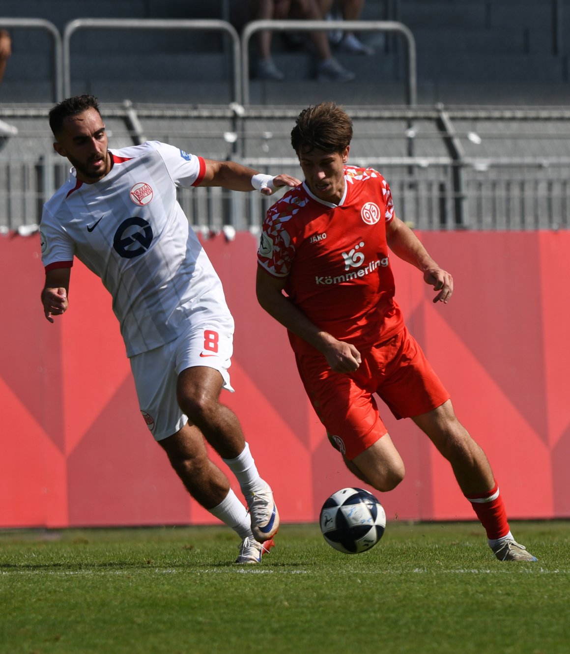 Kasey Bos (r.) verlässt den Bruchweg für eine Saison.
