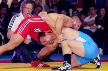 Pascal Eisele (rotes Trikot) und seine deutschen Mitstreiter beim ASV Mainz 88 werden sich am Samstag ganz besonders ins Zeug legen, um die großen Sprüche des Nendinger Trainers Volker Hirt zu widerlegen.