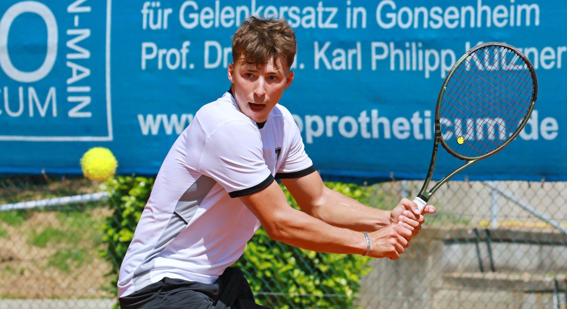 Lukas Hamacher gewann sein Einzel in zwei Sätzen...