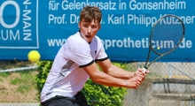 Lukas Hamacher gewann sein Einzel in zwei Sätzen...