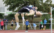 Bei den Landesmeisterschaften überquerte Lennart Petri trotz widriger Bedingungen 1,98 Meter. Jetzt steigerte er sich auf 2,02 Meter.