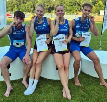 Süddeutsche Meister mit der 4x400-Meter-Mixed-Staffel: (v.l.) Johannes Bauer, Luise Pecht, Jonathan Schäfer und Kim Schenk.