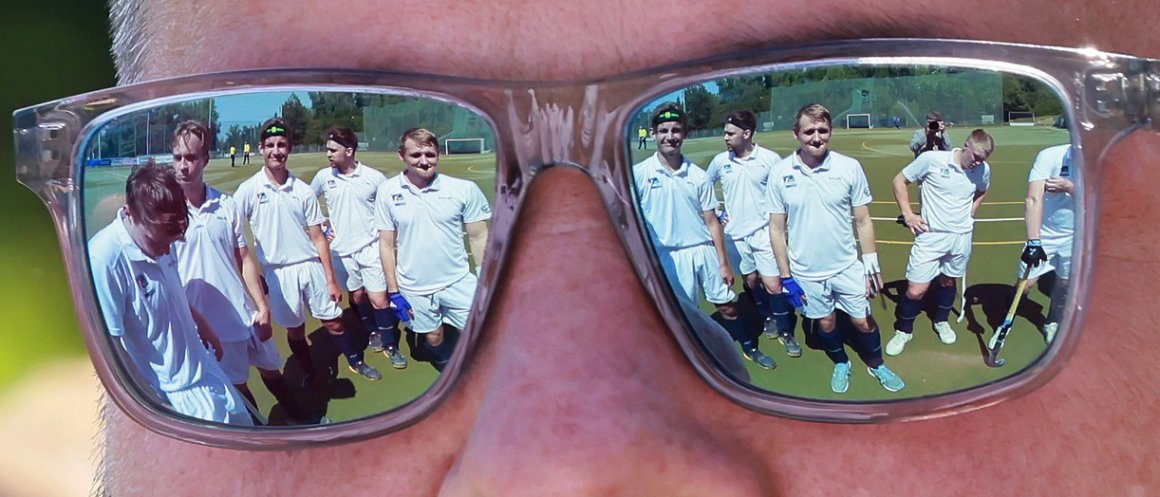 Herumstehen ging noch, Laufen wäre unvernünftig gewesen: Die Hockeymänner des TSV Schott verzichteten angesichts der Temperaturen auf das irrelevante letzte Feldrundenspiel. In wenigen Wochen geht es in die Vorbereitung auf die neue Feldrunde, dann in der 2. Regionalliga.