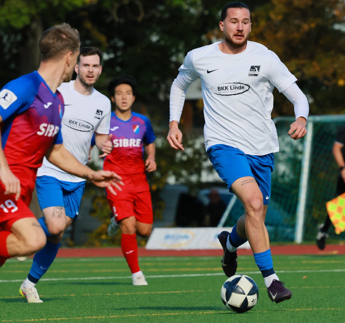 Dass der TSV Schott den erfolgreichsten Torjäger des Rhein-Nahe-Ligaturniers stellt, ist nach der Vorrunde eigentlich schon entschieden, sechs Treffer sammelte Jacob Roden in den beiden Partien ein.