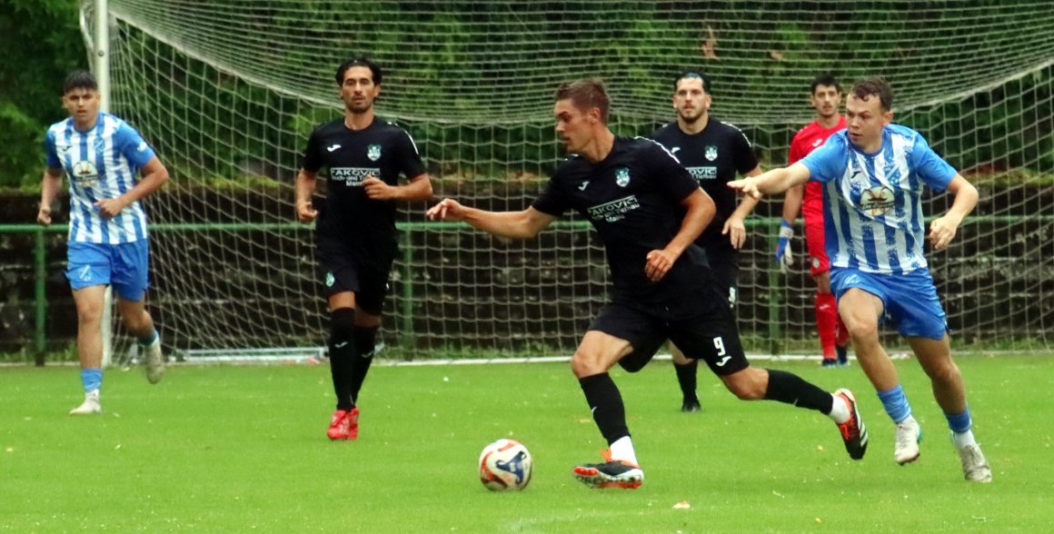 Im Finale des Sommercups unterlag die TuS Marienborn (Mitte: Alexander Markiefka) im vergangenen Jahr knapp dem VfB Ginsheim. Die Hessen sind diesmal gar nicht dabei, die TuS schickt ihre frisch in die Landesliga aufgestiegene Zweite Mannschaft.