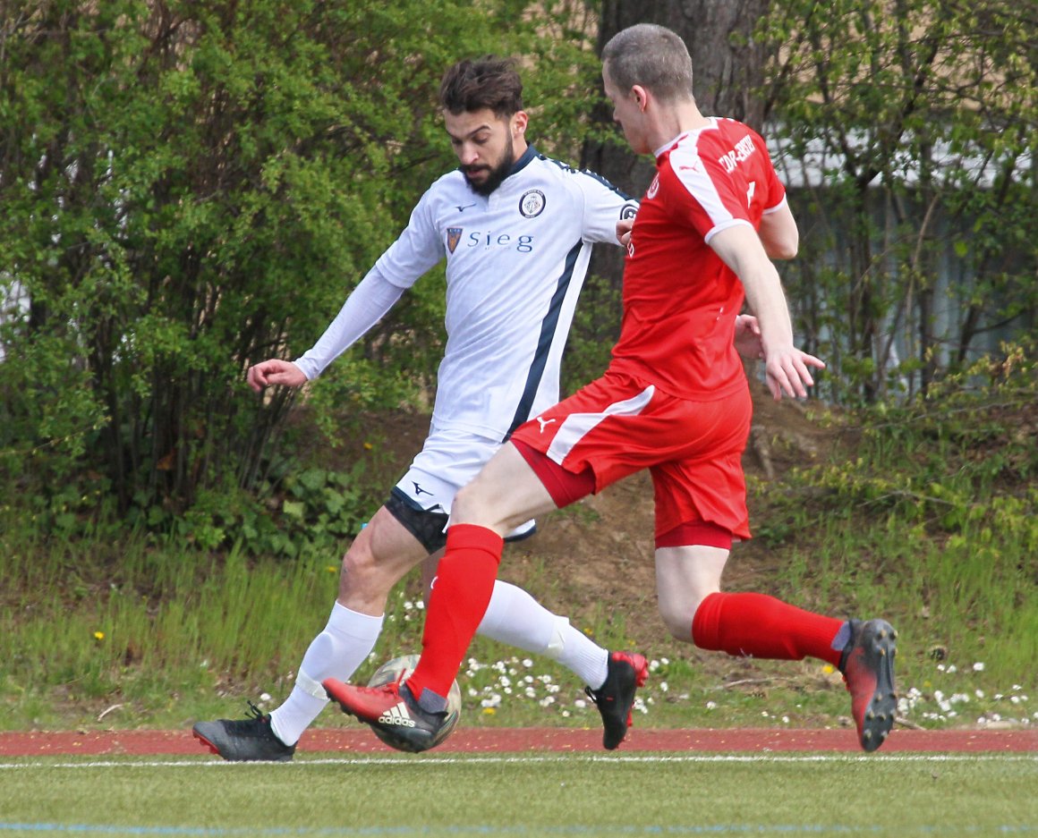 Abdelkarim Hadri (l.), bisher in der Verbandsliga aktiv, ist einer der erfahrenen Akteure im Kader des Liganeulings.