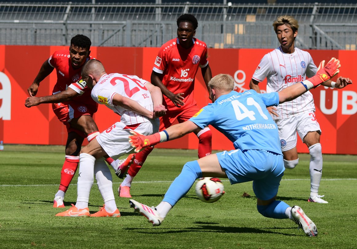 Ransford Königsdörffer erzielt das 2:0...