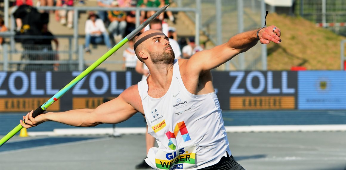 82,60 Meter im ersten Versuch reichten Julian Weber zum sechsten Titel.