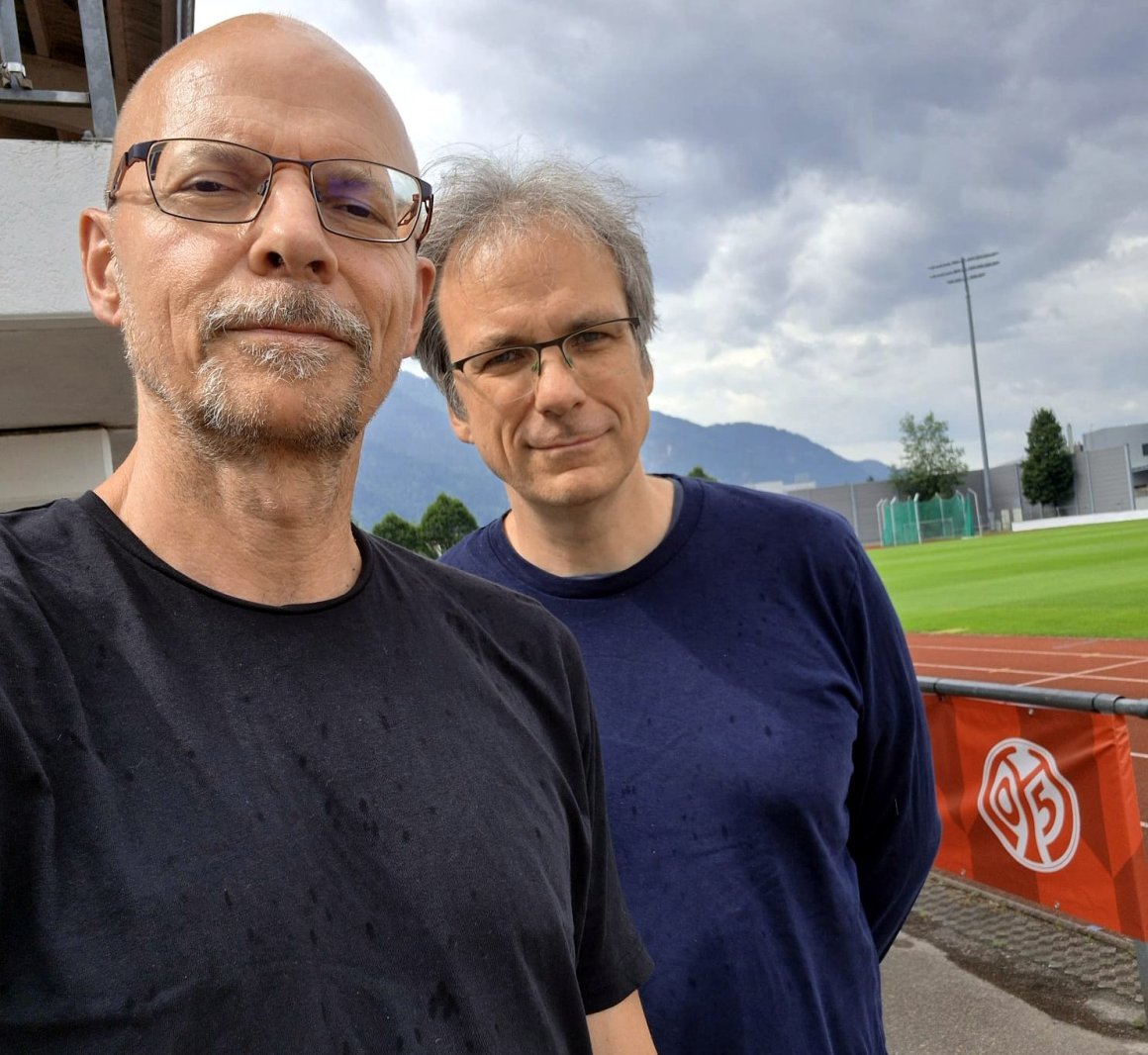 Für SPORTAUSMAINZ.de im 05-Trainingslager: Peter H. Eisenhuth (l.) und Oliver Nieder.