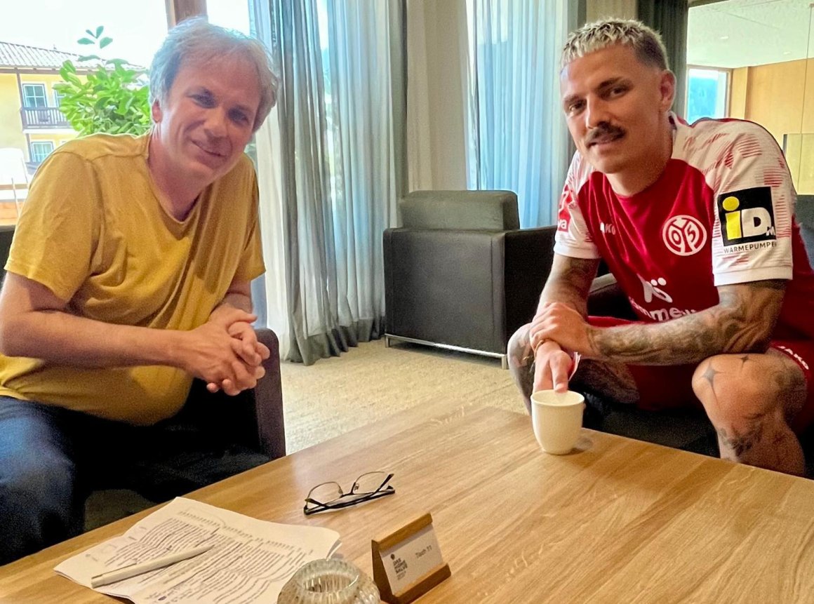 Oliver Nieder fragte. Phillip Tietz antwortete.