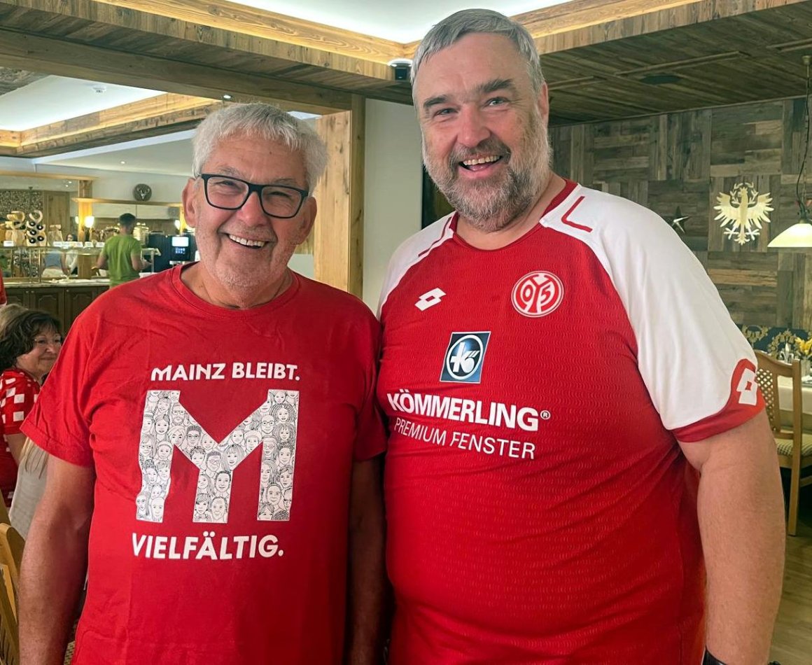 Ja, gibt's denn so was? Urs Fischer und Michael Silberbauer frühstückten mit 05-Fans im Tirolerhof.
