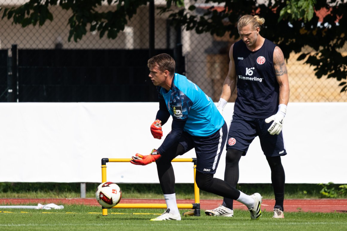 Alexander Schwolow ist während des Trainingslagers zu den 05ern gestoßen und geht als Nummer zwei hinter Robin Zentner in die Saison.
