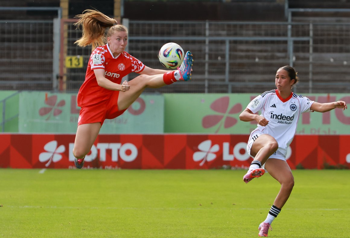Einen großen Sprung haben Maja Pageler und die 05-Fußballerinnen in der vorigen Saison gemacht. Von Montag an spielen sie erstklassig.
